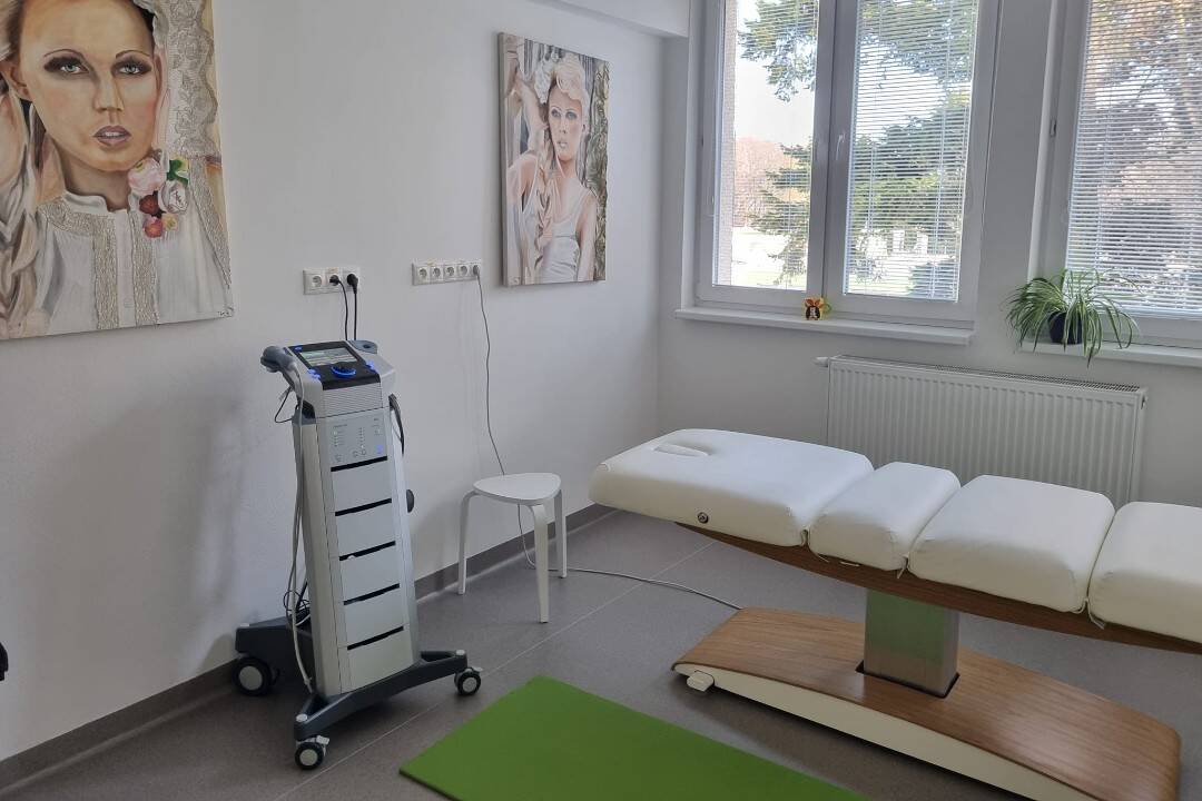 Foto: V zanedbaných priestoroch na poliklinike v Šali vzniklo moderné stredisko pre rehabilitáciu a fyziológiu