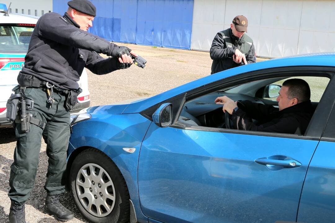 FOTO: Policajti z Levíc mali cvičenie „Raptor“, precvičovali si postup v boji proti nelegálnej migrácii