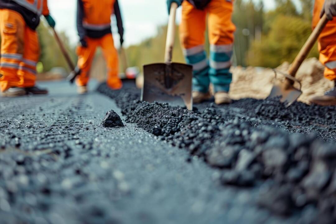 Foto: Vodiči pozor, cestu medzi Golianovom a Vrábľami úplne uzavreli. Doprava je odklonená na inú trasu