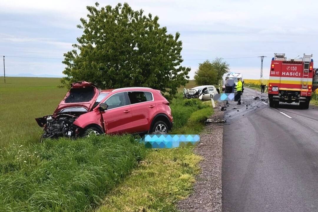 FOTO: Pri Šali sa stala tragická nehoda. Čelný náraz bol smrteľný pre tri osoby