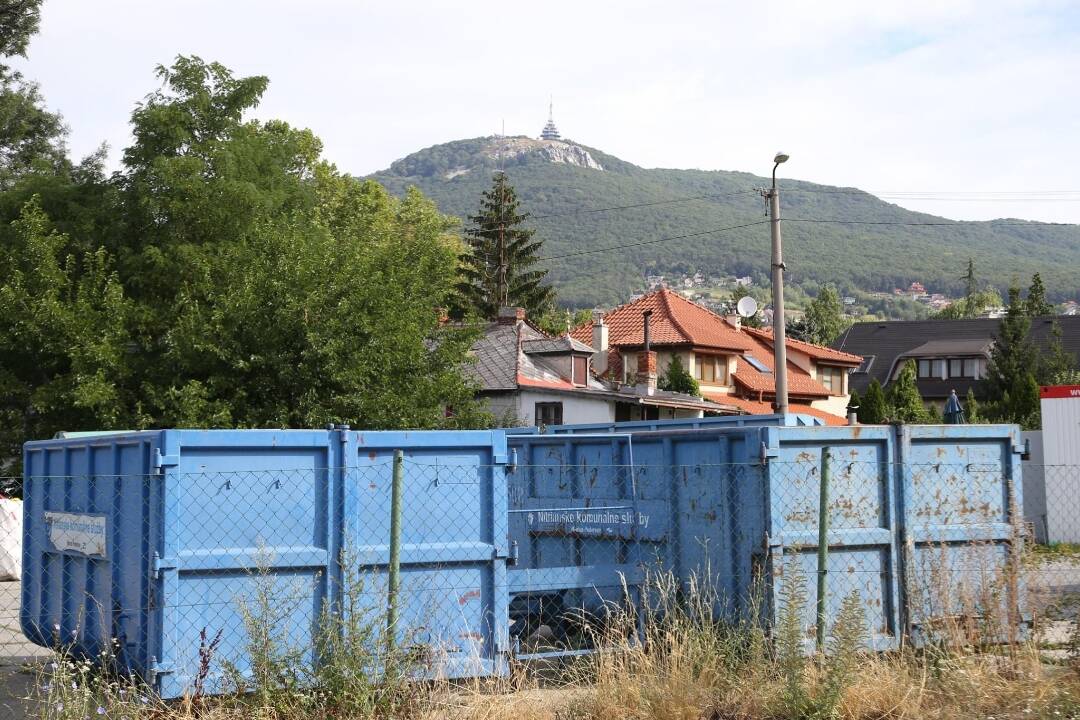 Foto: Jarné upratovanie v Nitre sa už presunulo na Zobor, kontajnery umiestnia na východ od Kláštornej