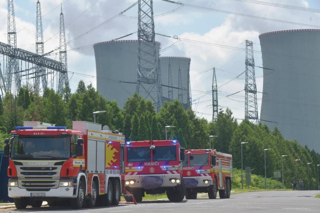 FOTO: Atómová elektráreň Mochovce sa ocitla bez prísunu vody. Hasiči nacvičovali zásah pri mimoriadnej udalosti