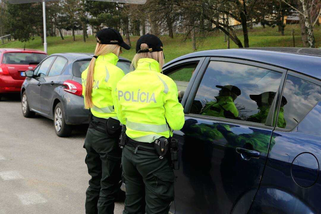 Foto: Vodiči, buďte dnes na cestách mimoriadne opatrní: Polícia chystá kontroly, zastaviť môžu aj vás