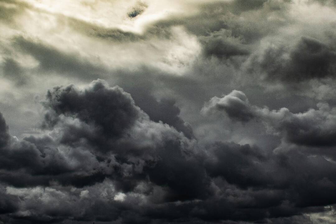 Foto: Slovenský hydrometeorologický ústav varuje pred búrkami a vetrom. Výstrahy potrvajú do zajtra