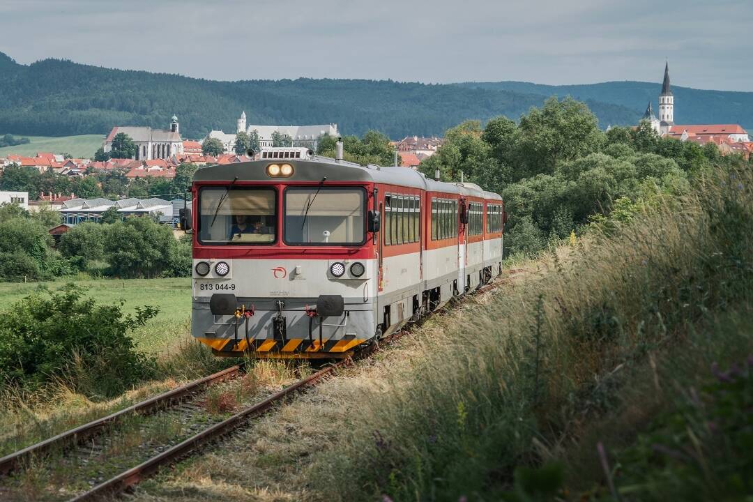 Foto: Pred železničnou stanicou Vráble zomrel mladý muž. Pôsobil v kapele, čakalo ho niekoľko koncertov