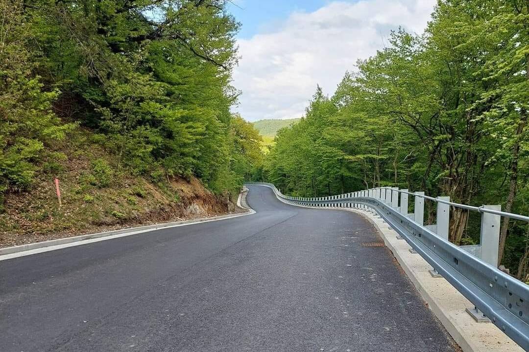 FOTO: Obyvatelia Skýcova sa dočkali. Otvoria zrekonštruovanú cestu, motoristom začne slúžiť od nedele