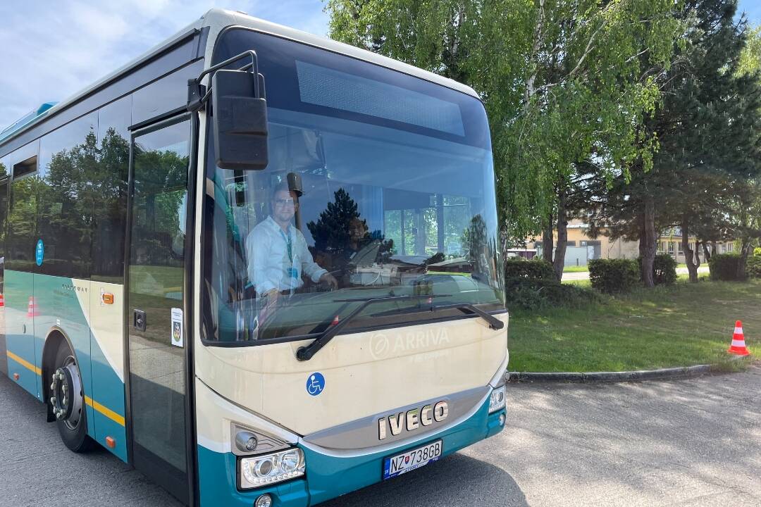 Foto: Vo Vrábľoch dočasne zrušia jednu autobusovú zastávku. Aký na to majú dôvod?