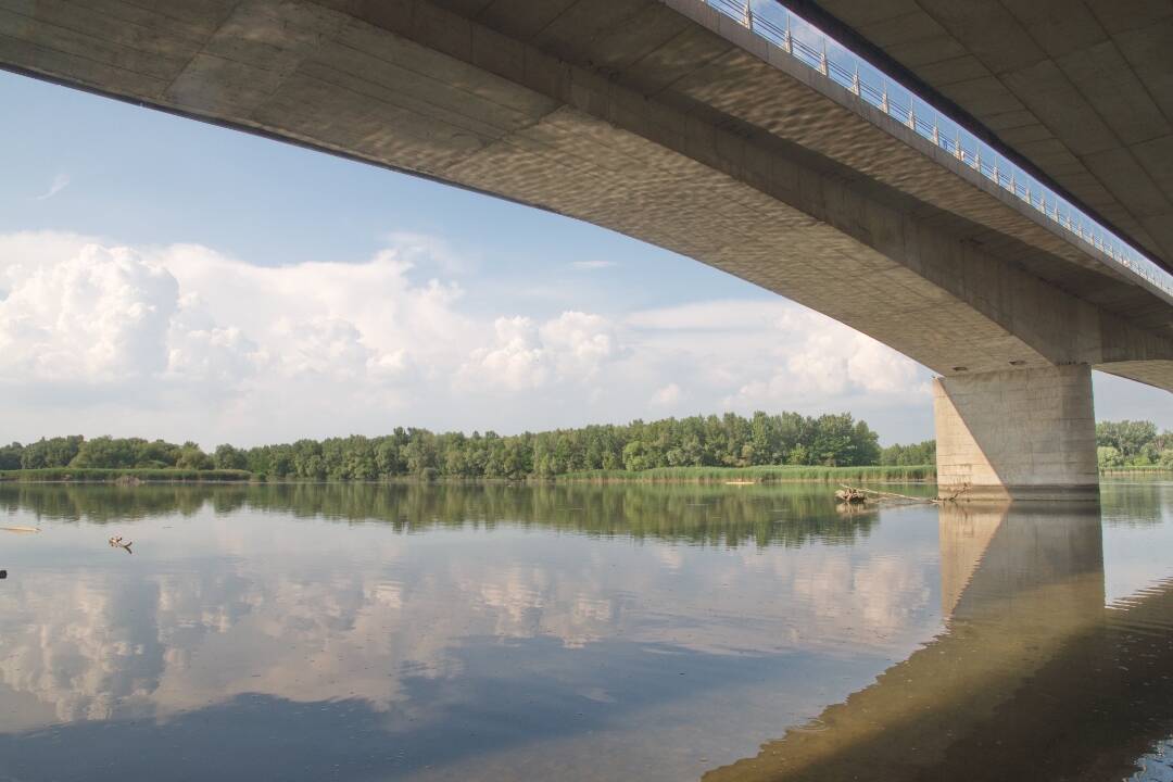 Foto: Most Váhovce na ceste R1 začali rekonštruovať. Tvoria sa tam kolóny a obmedzenia potrvajú niekoľko mesiacov