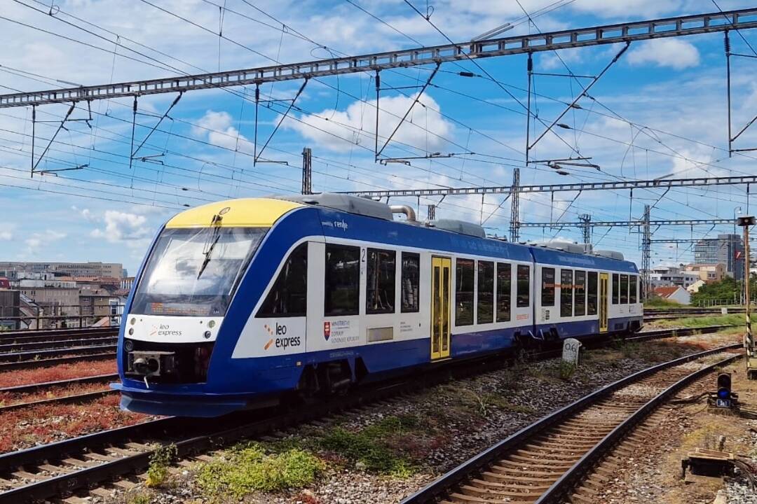 Foto: Vlaky Leo Express budú v pondelok meškať: V jednom úseku zavedú náhradnú autobusovú dopravu