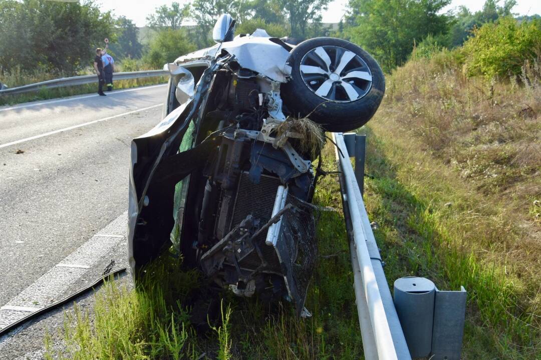 FOTO: Na cestách v Nitrianskom kraji bolo cez víkend opäť rušno. Vodiči havarovali pod vplyvom, ďaľší boli na drogách