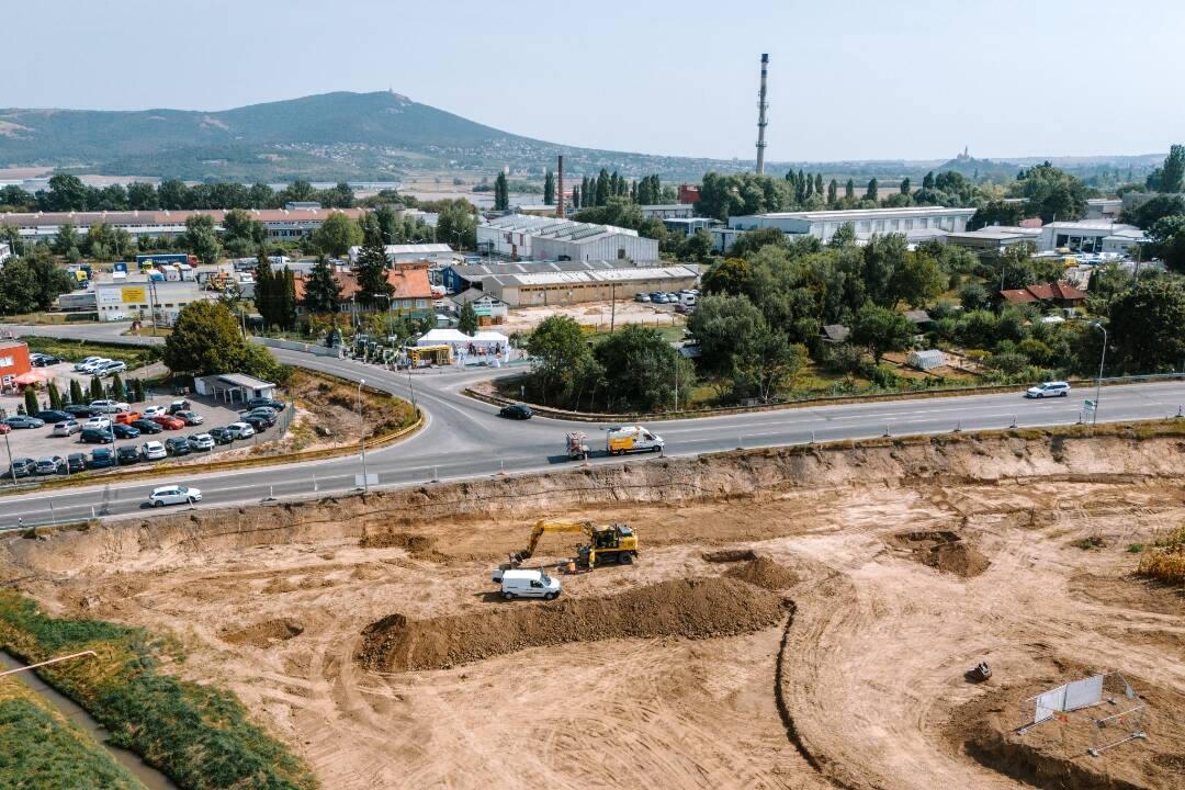 VIDEO+FOTO: Poklepali základný kameň novej turbo-okružnej križovatky pri Nitre. Možno bude hotová skôr