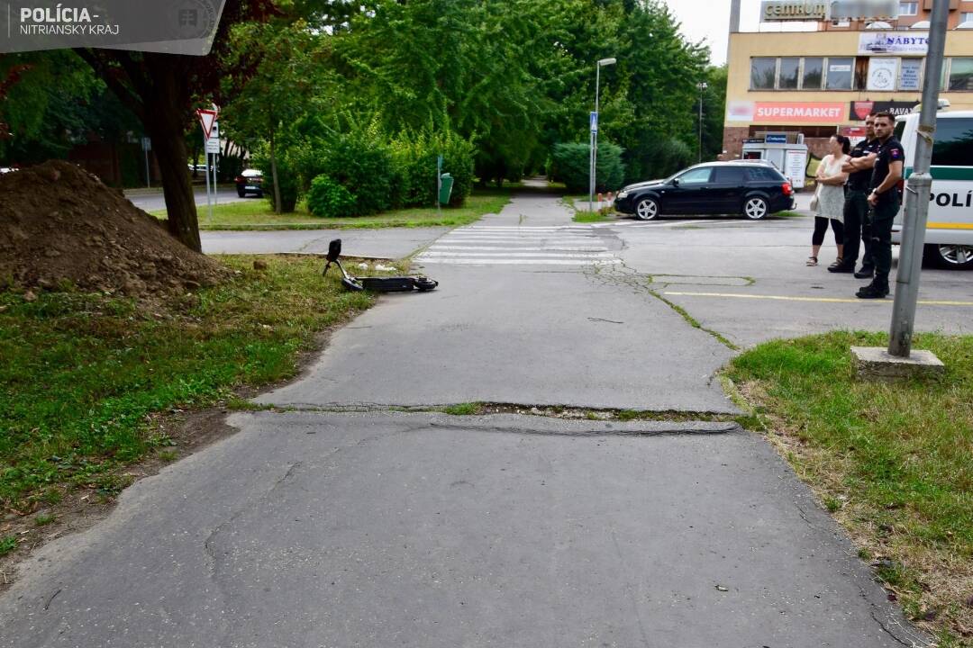 Foto: Polícia žiada o pomoc v prípade zrazeného kolobežkára zo Zlatých Moraviec, chlapca našli zrazeného na chodníku