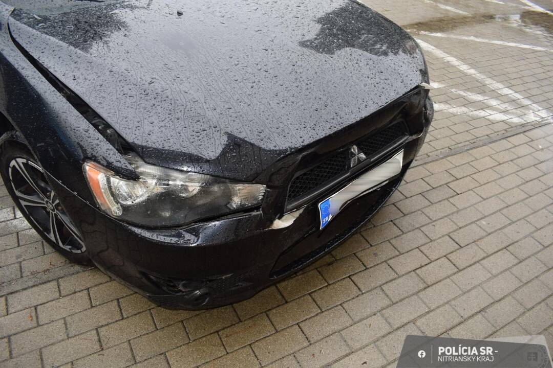 Foto: Opitý vodič Mitsubishi spôsobil v Leviciach reťazovú nehodu. Polícia chytila aj ďalších šoférov pod vplyvom