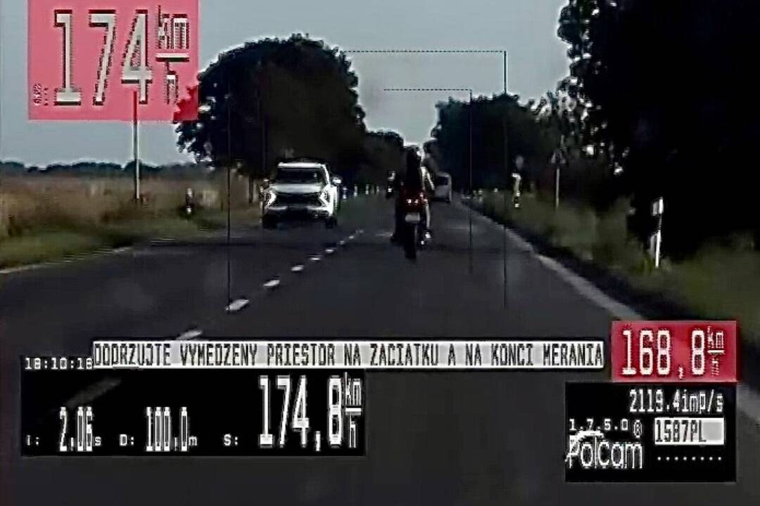 Foto: Motorkár jazdil pri Nových Zámkoch takmer dvojnásobnou povolenou rýchlosťou