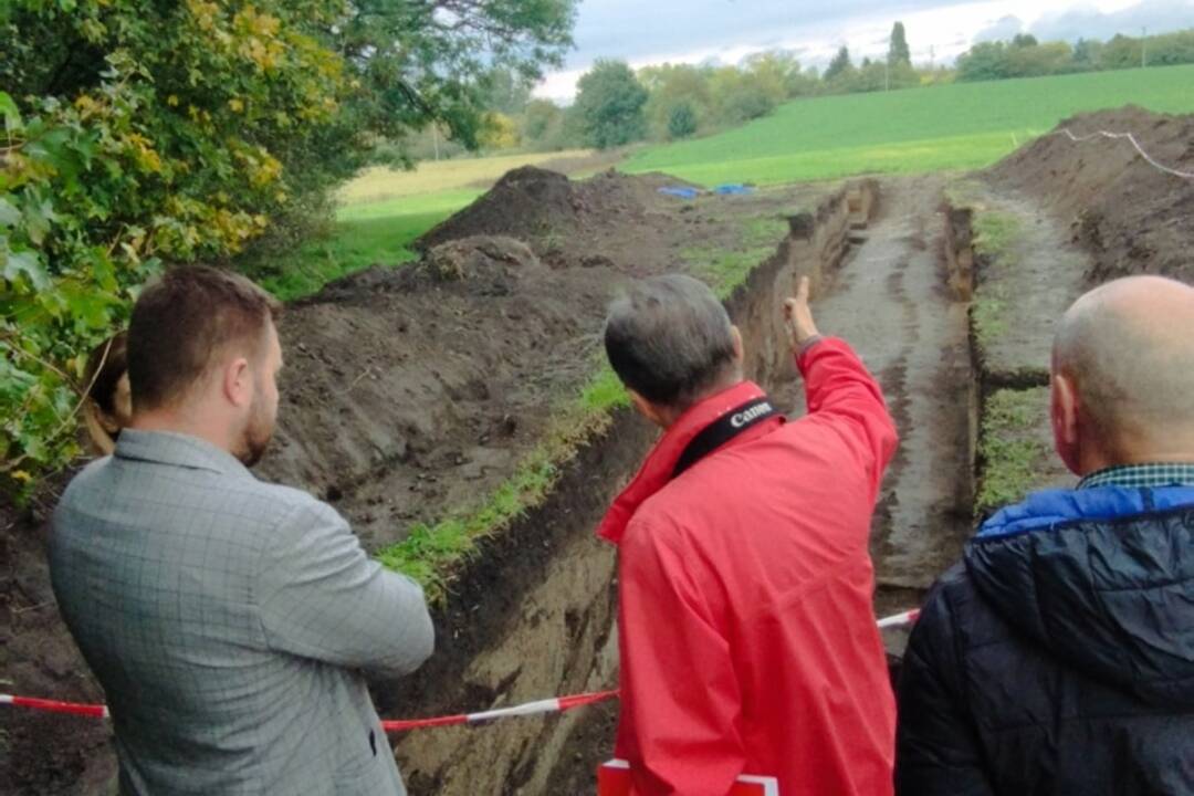 FOTO: Pri Vrábľoch prebieha unikátny výskum. Čo archeológom prezradia vzorky DNA zo starobylej pôdy?