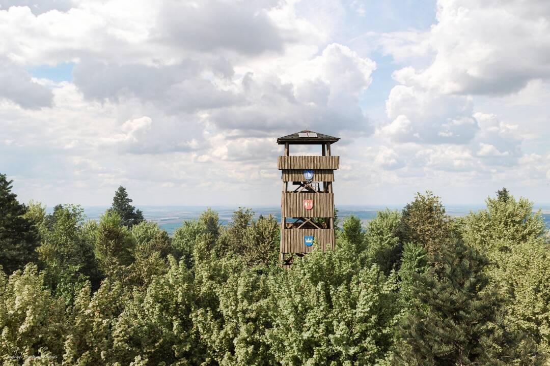 Budeme mať z Veľkého Tribeča konečne výhľad na okolitú krajinu? Vyrásť tu má 30-metrová rozhľadňa