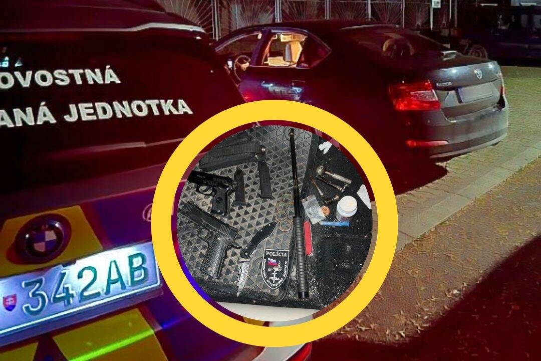 FOTO: Policajti z Nitry zadržali pred cintorínom 27-ročného muža, v aute mal okrem drog aj arzenál zbraní