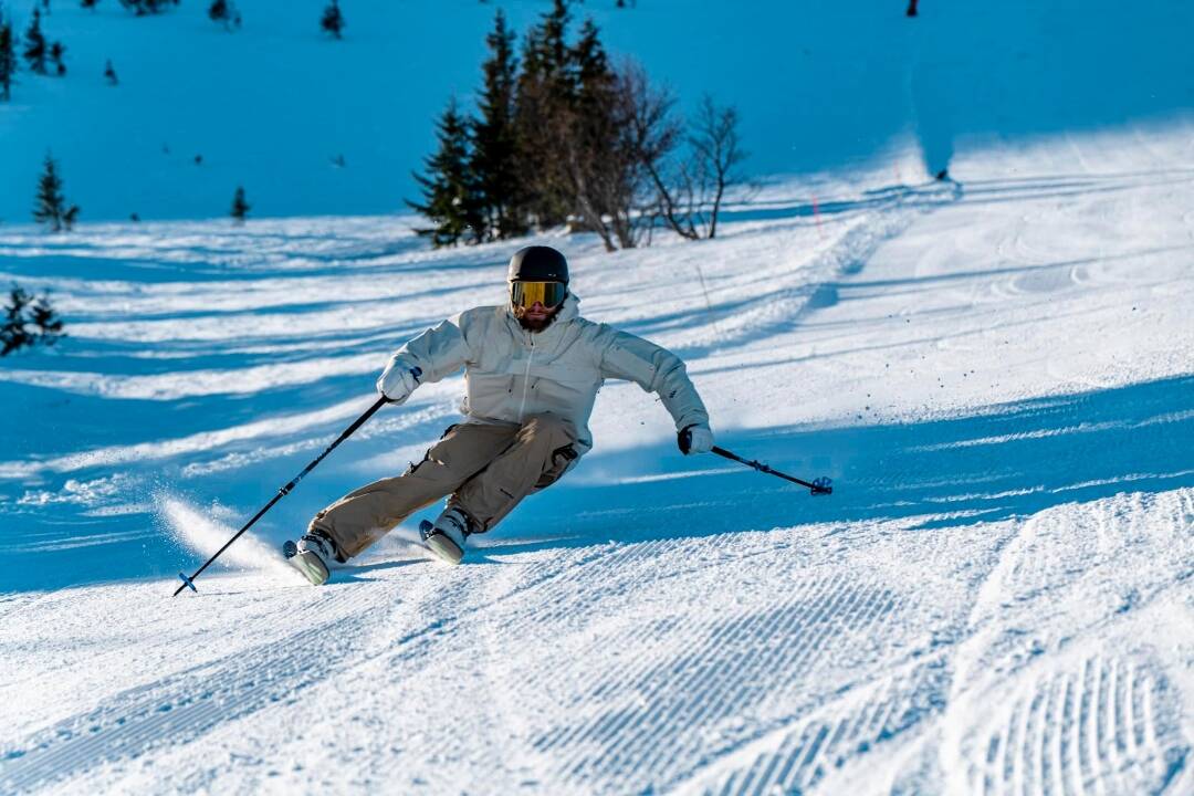 Foto: Slovenské lyžiarske strediská sa už vo veľkom chystajú na novú sezónu. Kedy si konečne zalyžujeme?