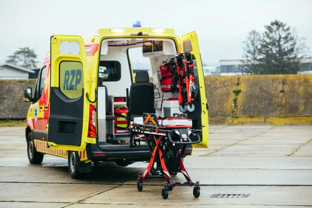 Foto: Hľadá sa anjel strážny z Pároviec: Mladej žene niekto zavolal sanitku, chcela by sa mu poďakovať