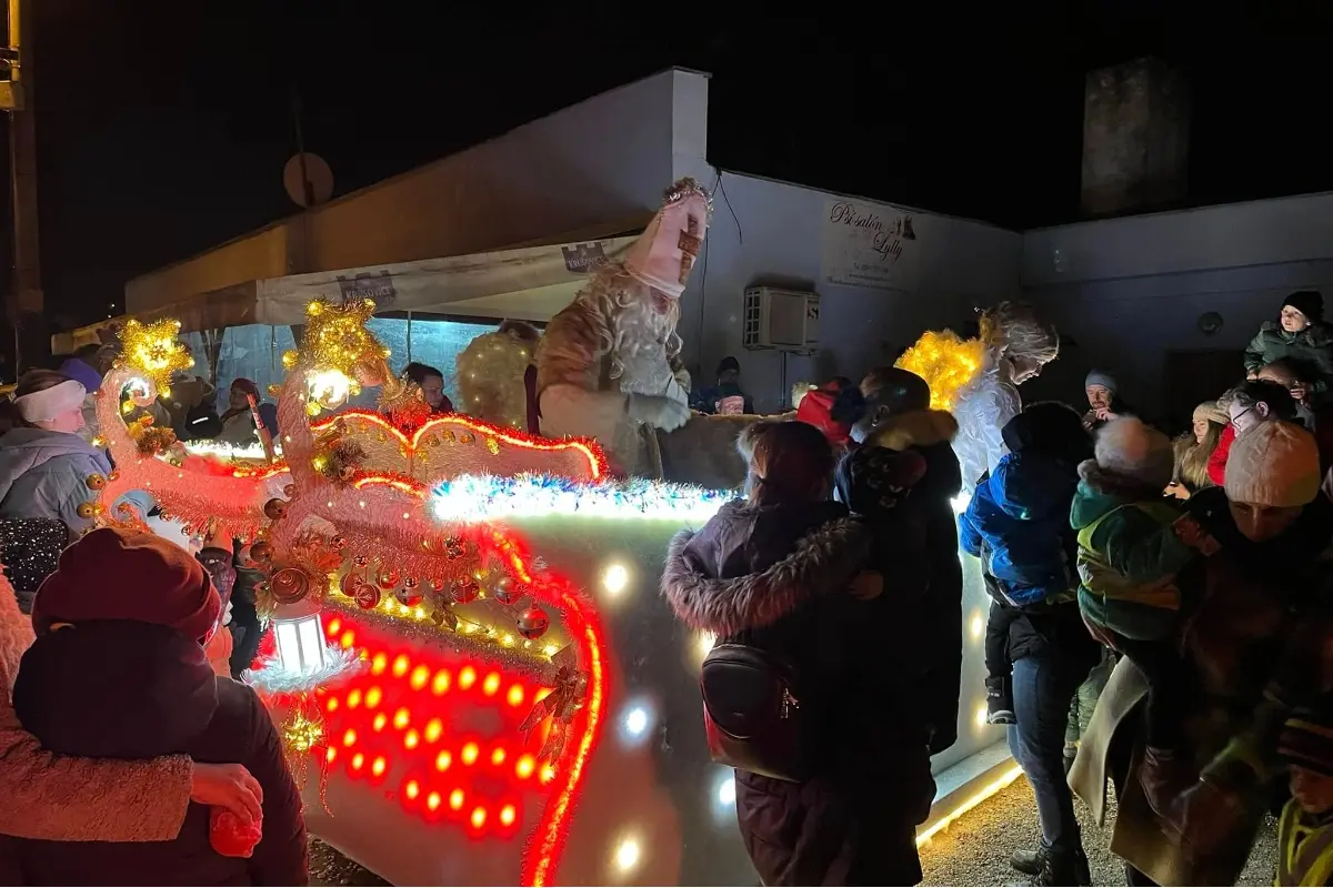 Foto: FOTO+VIDEO: Do Nitry dorazil Mikuláš, spolu s čertom potešili deti sladkosťami