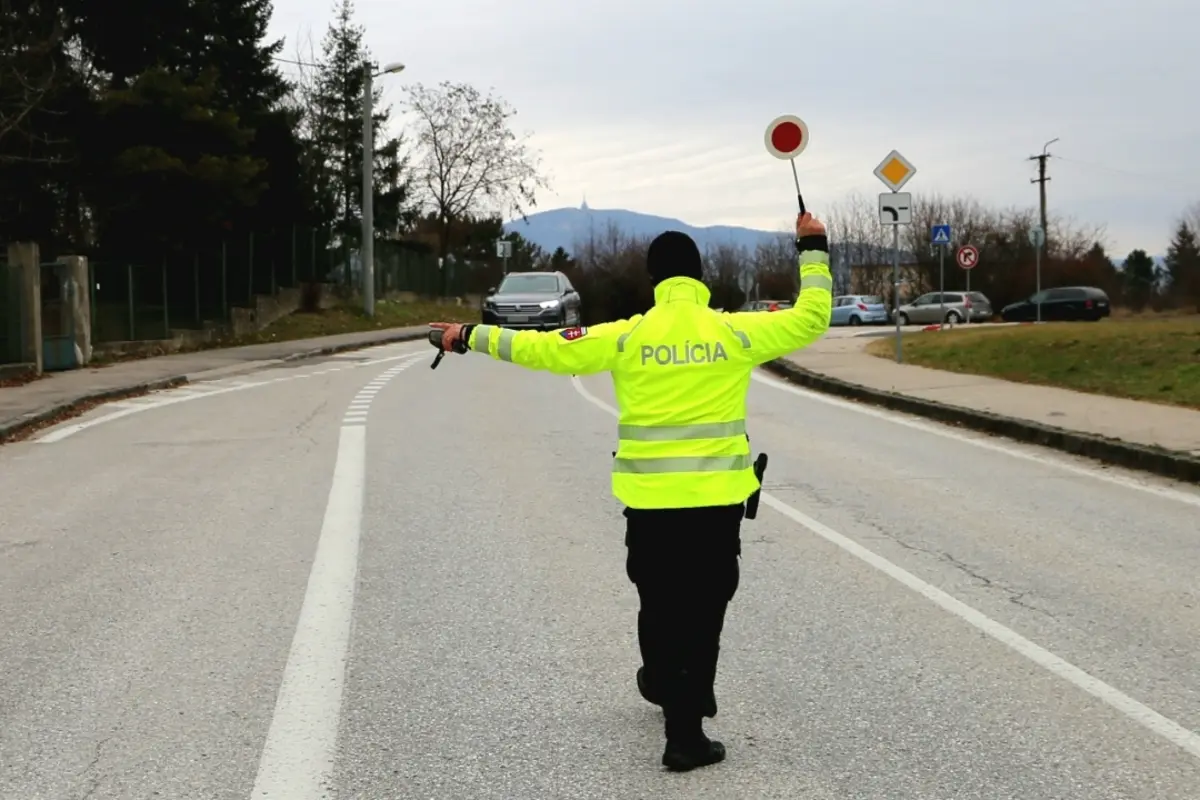 Foto: Pozor na veľké policajné kontroly v Nitrianskom kraji: Zapojiť chcú čo najviac policajtov