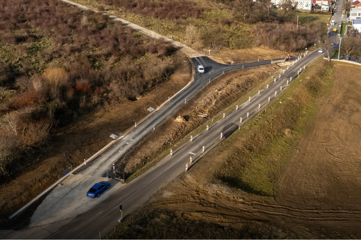 Foto: By-pass pred obcou Žirany je hotový. Dopravu sem chcú presmerovať ešte do konca januára