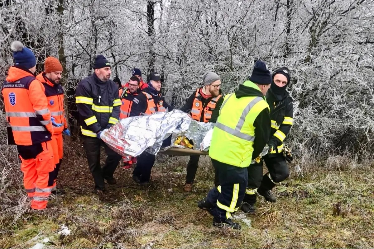 FOTO: Senior zo Šalgoviec zmizol na Nový rok a pátralo po ňom 77 ľudí. Našli ho podchladeného, no živého