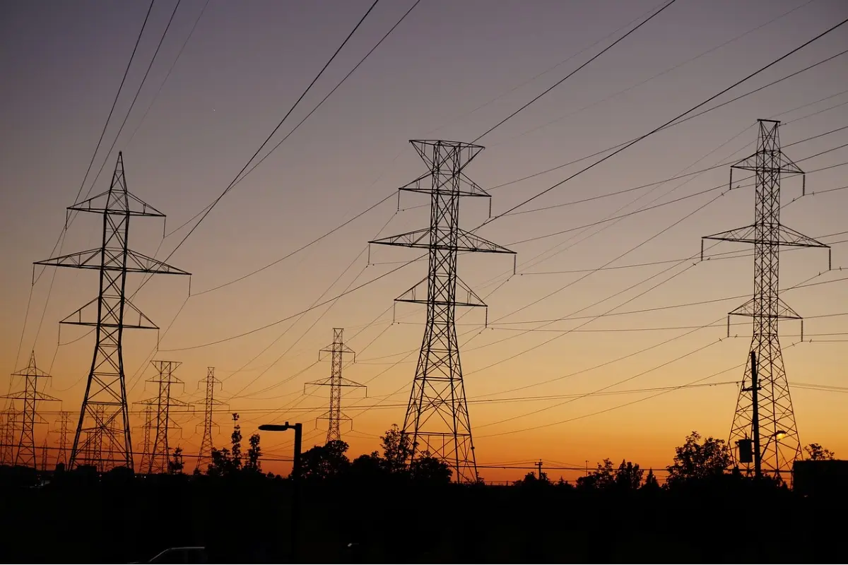 Foto: Obyvatelia jednej z ulíc v Nových Zámkoch ostanú v noci bez elektriny, odstávka potrvá deväť hodín