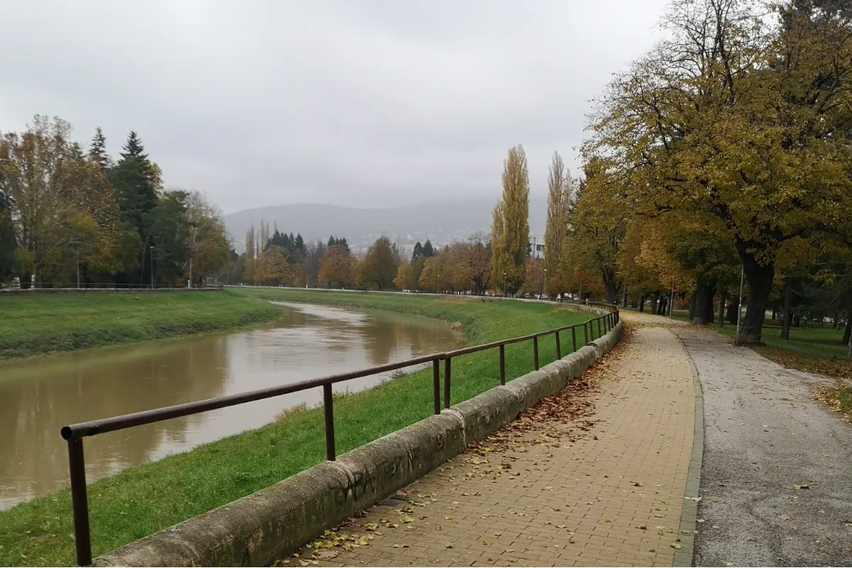 Foto: V Nitrianskom kraji udrel silný vietor a počasie sa s nami poriadne zahráva. Najprv zima a pred víkendom opäť 20 °C