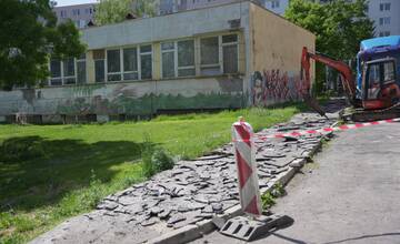 FOTO: Na Klokočine vznikne takmer 100 parkovacích miest a opravia aj chodníky. Kedy budú hotové?