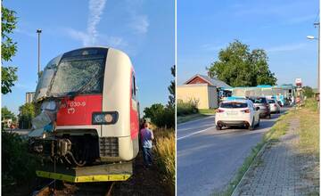 V Ivanke pri Nitre sa zrazil vlak s autobusom, ľudia z okolia počuli silný náraz