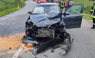 Policajti opäť chytali opitých vodičov: 26-ročná Natália spôsobila nehodu pri Nitre, druhé auto skončilo v poli