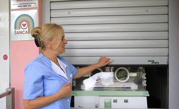 FOTO: Nemocnica v Nových Zámkoch dostala štedrý dar, zakúpi nový inkubátor do Hniezda záchrany