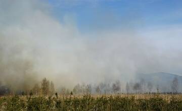 V ďalšom okrese Nitrianskeho kraja je zvýšené riziko vzniku požiarov. Zakazuje sa fajčiť a zakladať oheň