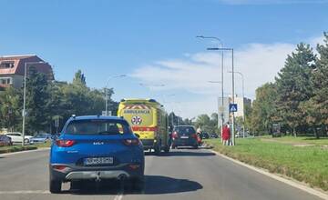 Nehoda na Chrenovej v Nitre: Ženu kráčajúcu po priechode zrazilo auto. Polícia začala vyšetrovanie