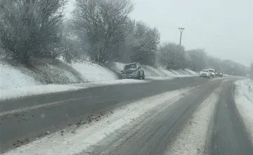 FOTO: Husté sneženie komplikuje premávku v Nitrianskom kraji