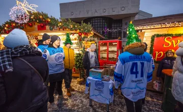 FOTO: Nitrianski hokejbalisti ukázali veľké srdcia. Uvarili kapustnicu vyzbierali 530 eur pre rodiny v núdzi