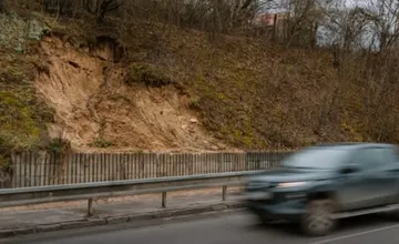 Sanácia zosunutého svahu v Nitre sa blíži. Vodičov čakajú ďalšie obmedzenia