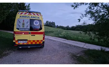 Vonku mrzlo a na ihrisku v Nitre ležal mladík v bezvedomí. Mestskí policajti zasiahli včas