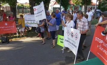 Na zmier ohľadom nepokojov pre baterkáreň v Šuranoch vyzýva už aj dekan farnosti sv. Štefana. Je to neprípustné, hovorí