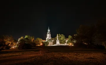 Nitriansky hrad sa zahalí do tmy, dnes večer odbije Hodina Zeme a svetlá zhasne celý svet 