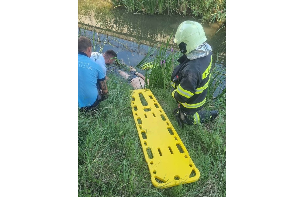 FOTO: Muž v bezvedomí ležal v potoku Podlužianka, foto 4