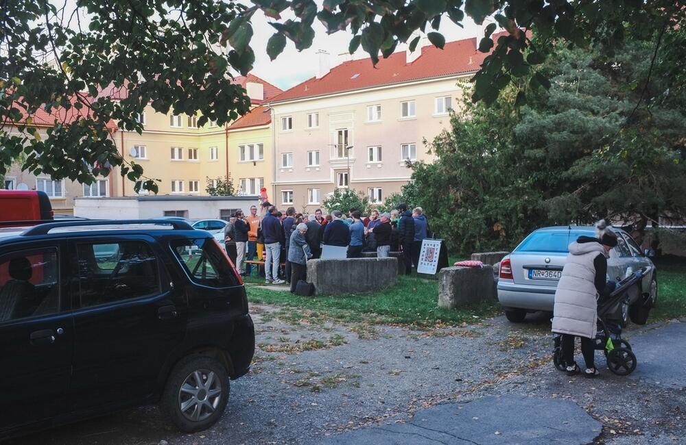 FOTO: Stretnutie obyvateľov vnútrobloku na Bernolákovej ulici, foto 1