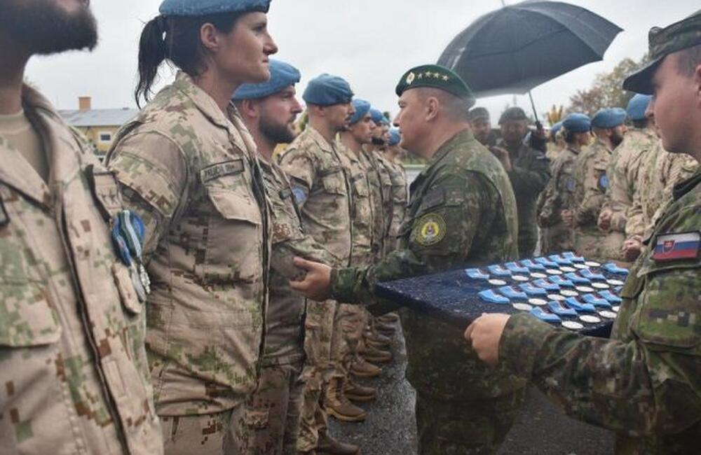 FOTO: Slávnostné privítanie vojakov a vojačiek zo zahraničných misií v Leviciach, foto 6