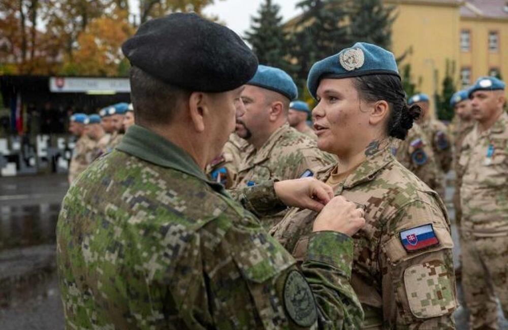 FOTO: Slávnostné privítanie vojakov a vojačiek zo zahraničných misií v Leviciach, foto 7