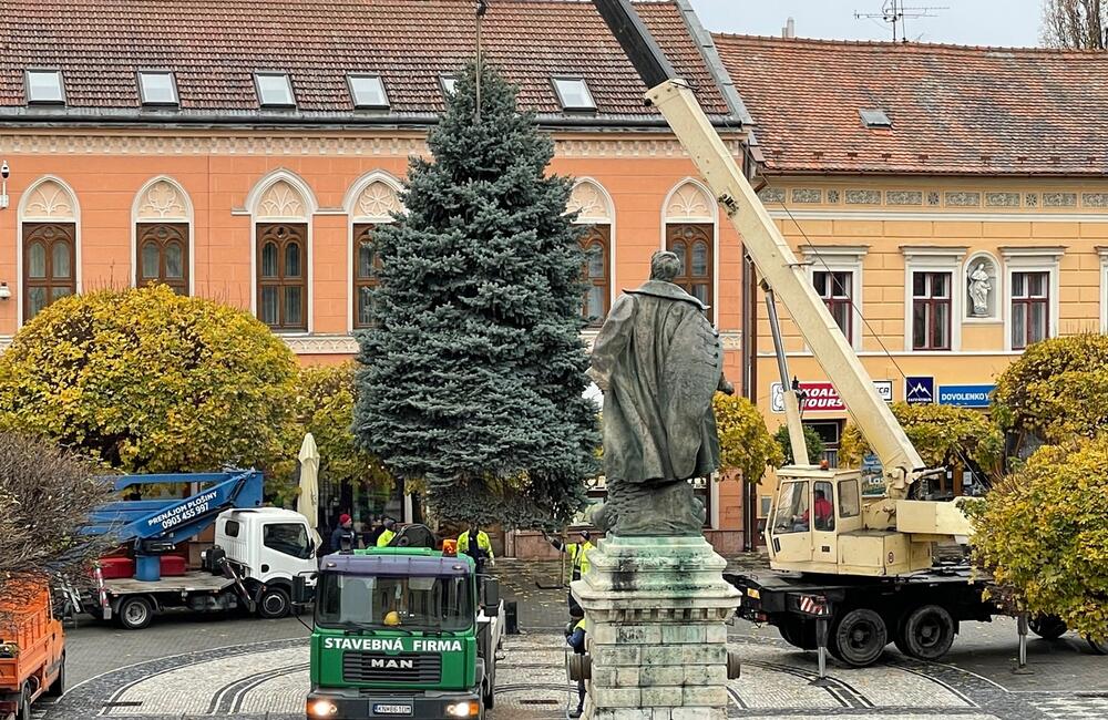 FOTO: Vianočný strom v Komárne, foto 2