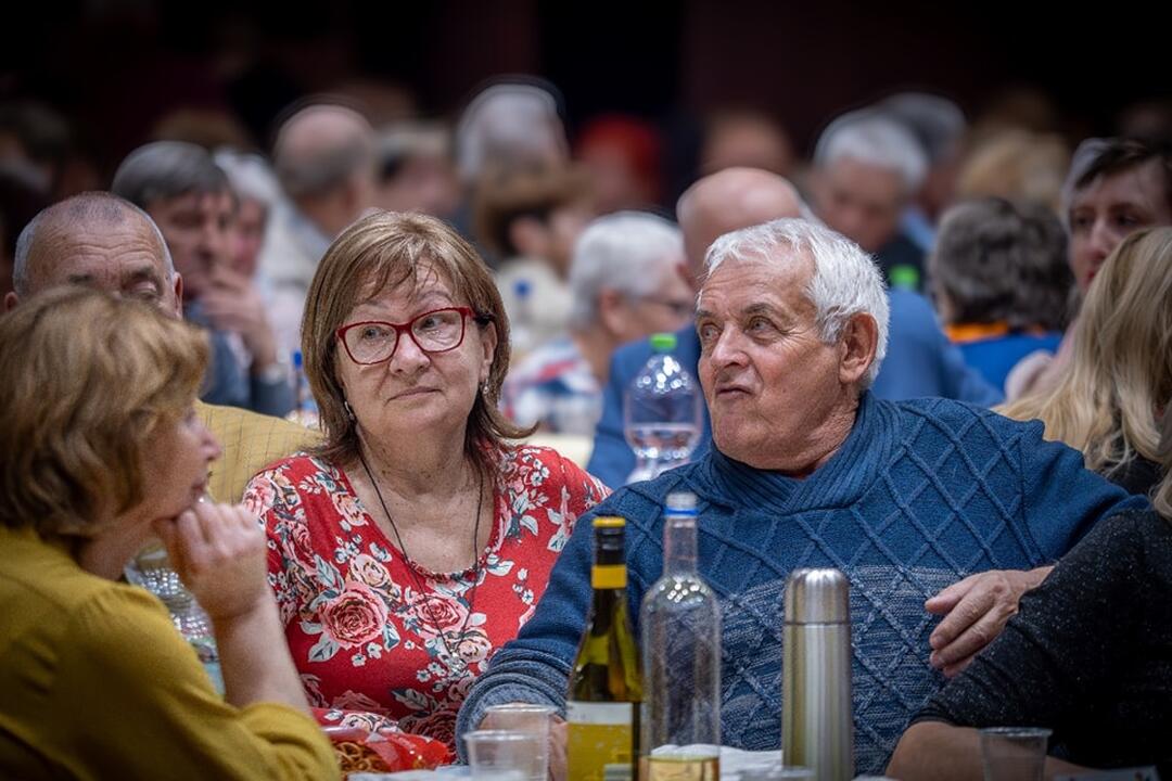 FOTO: Pochovávanie basy v Kultúrnom dome v Topoľčanoch , foto 17