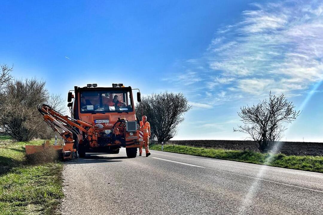 FOTO: Na cestách Nitrianskeho kraja prebieha jarné upratovanie, foto 4