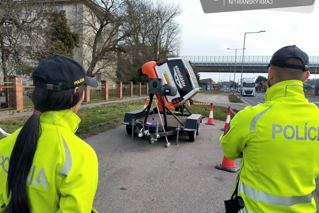 FOTO: Vodiči si v Nitre vyskúšali simulátor prevrátenia, foto 2