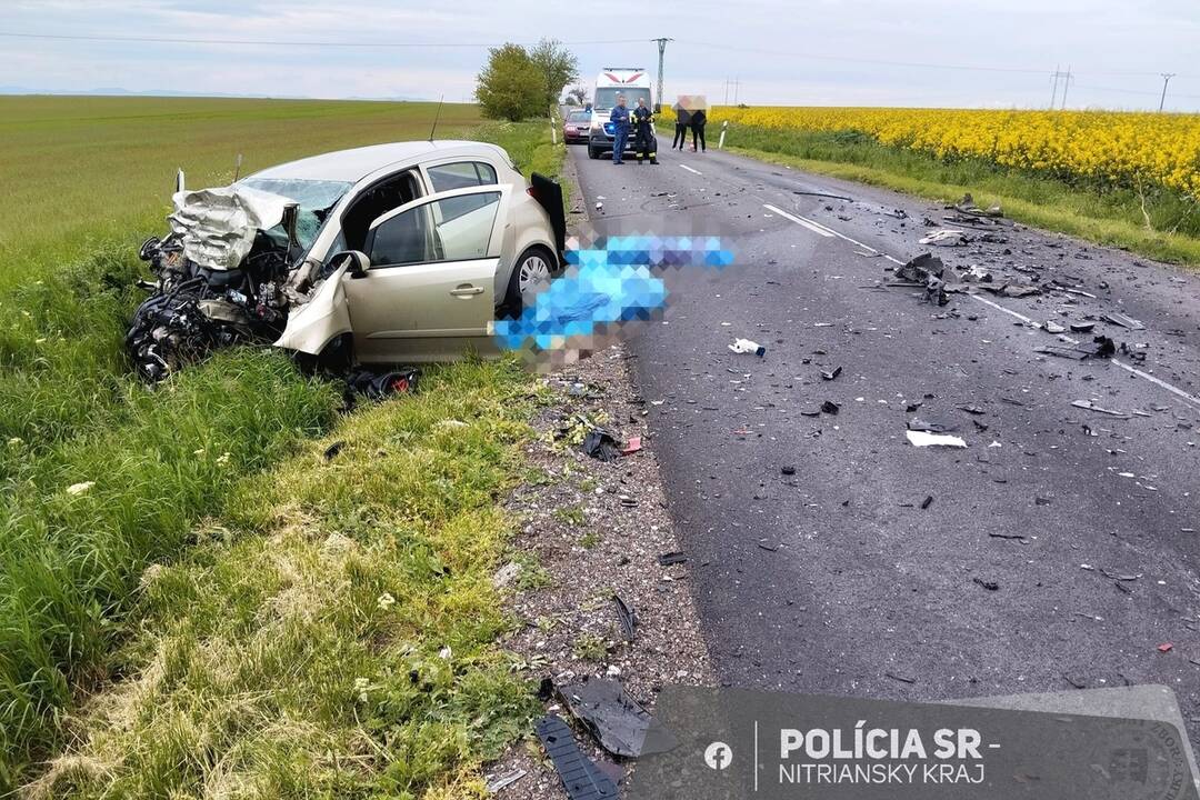 FOTO: Tragická nehoda pri Hornej Kráľovej neďaleko Šale má tri obete, foto 3